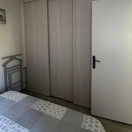 Apartmán T2 Avec Parking Au Coeur De La Pinede - 4 Pers. - Fr-1-607-243 *