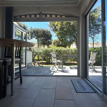 Apartmán T2 Avec Parking Au Coeur De La Pinede - 4 Pers. - Fr-1-607-243 *